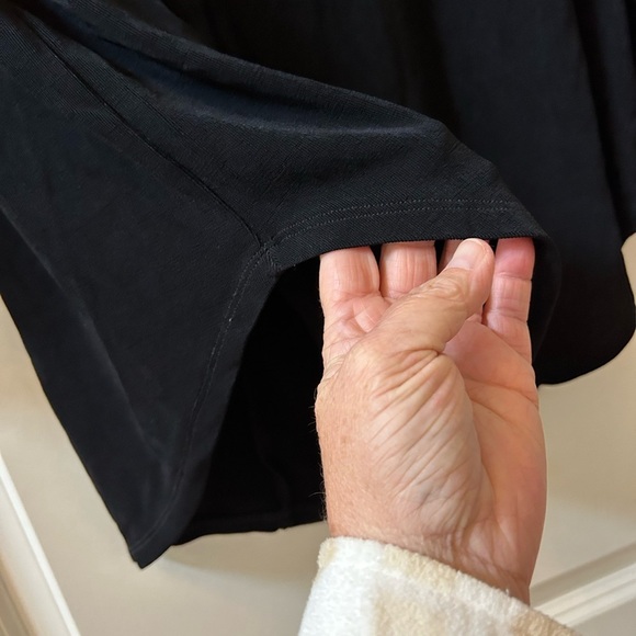 Chico’s Travelers Collection Black Scoop Neck Tunic Top. 3/4 sleeve. Made in USA - Picture 2 of 9